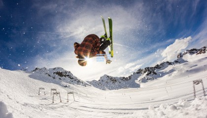 【okooo澳客网官网】欧冠巅峰对决，皇马3-1逆转拜仁，维尼修斯双响+绝杀，安帅再显大师风范