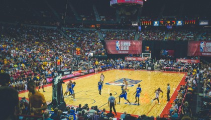 澳客_百米飞人巅峰对决，新星闪耀 传奇延续